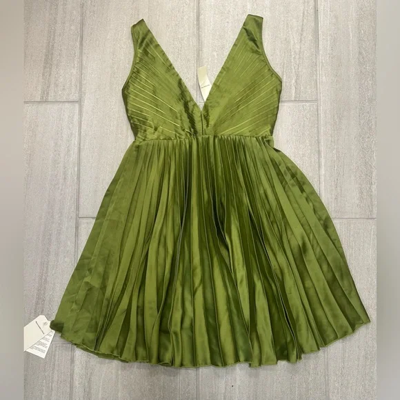 New Abercrombie & Fitch Green Pleated Mini Dress, size Medium Petite - Picture 3 of 15